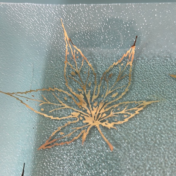 Modern Mid Century Glass Square Dish With Gold Leaf Embellishments - Picture 7 of 7